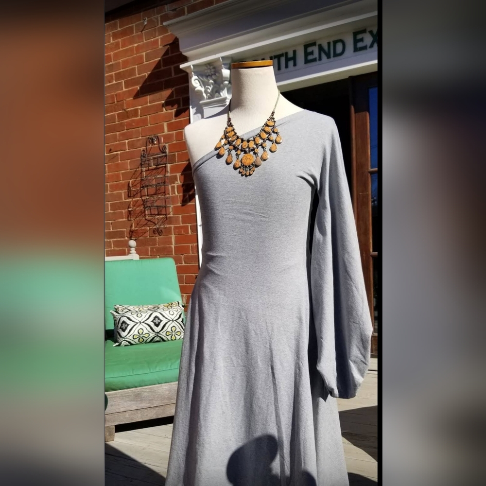Handcut/Handsewn Custom One-Shoulder Puff Sleeve Gray Dress-Mannequin Worn Only✨